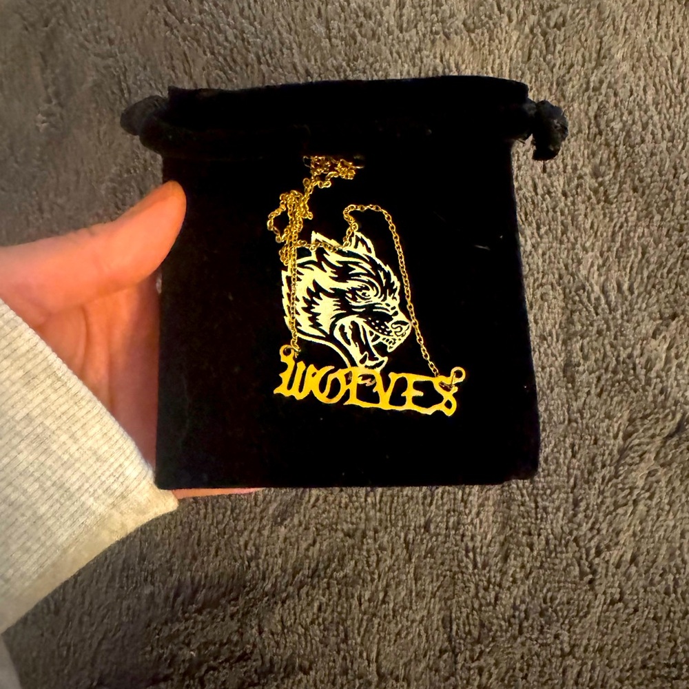 Darc sport Wolves necklace